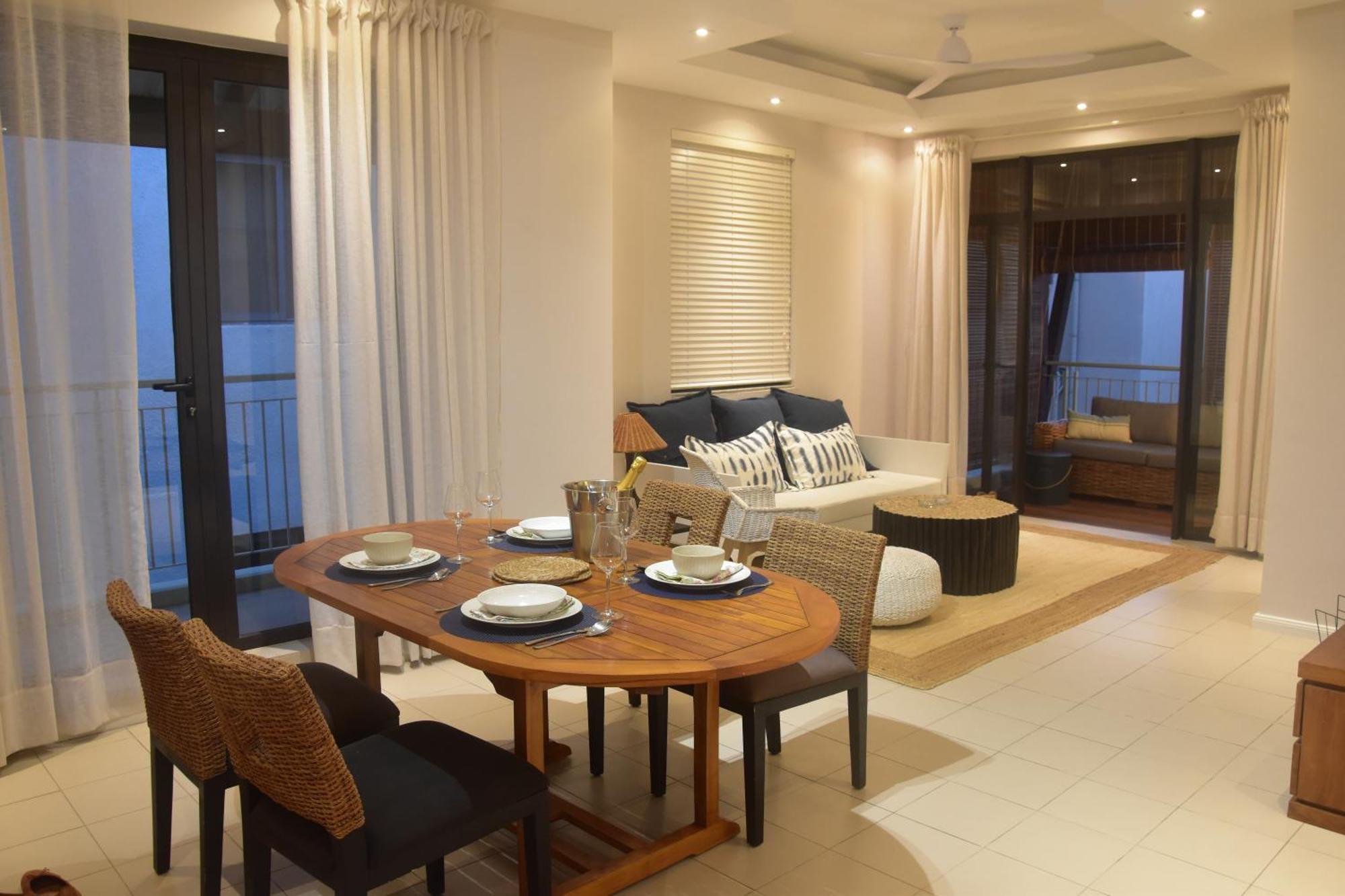 Blue Waves Beachfront Penthouse Flic-en-Flacq Εξωτερικό φωτογραφία