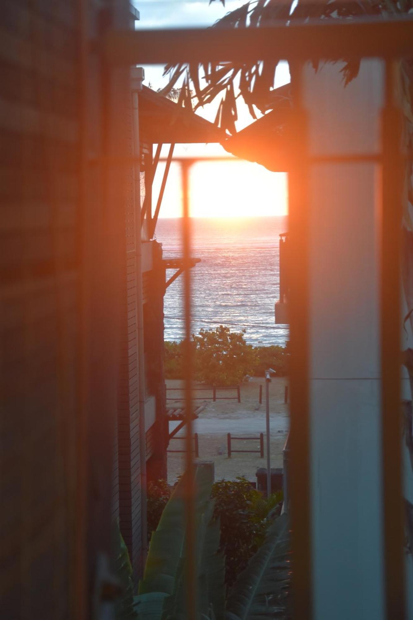Blue Waves Beachfront Penthouse Flic-en-Flacq Εξωτερικό φωτογραφία